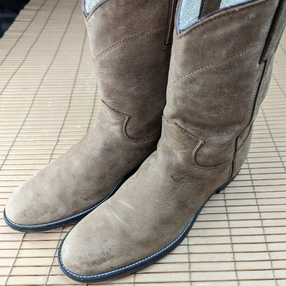 justin boots 34101 youth sz 5.5. women's sz 6.5B. brown leather pull on Western